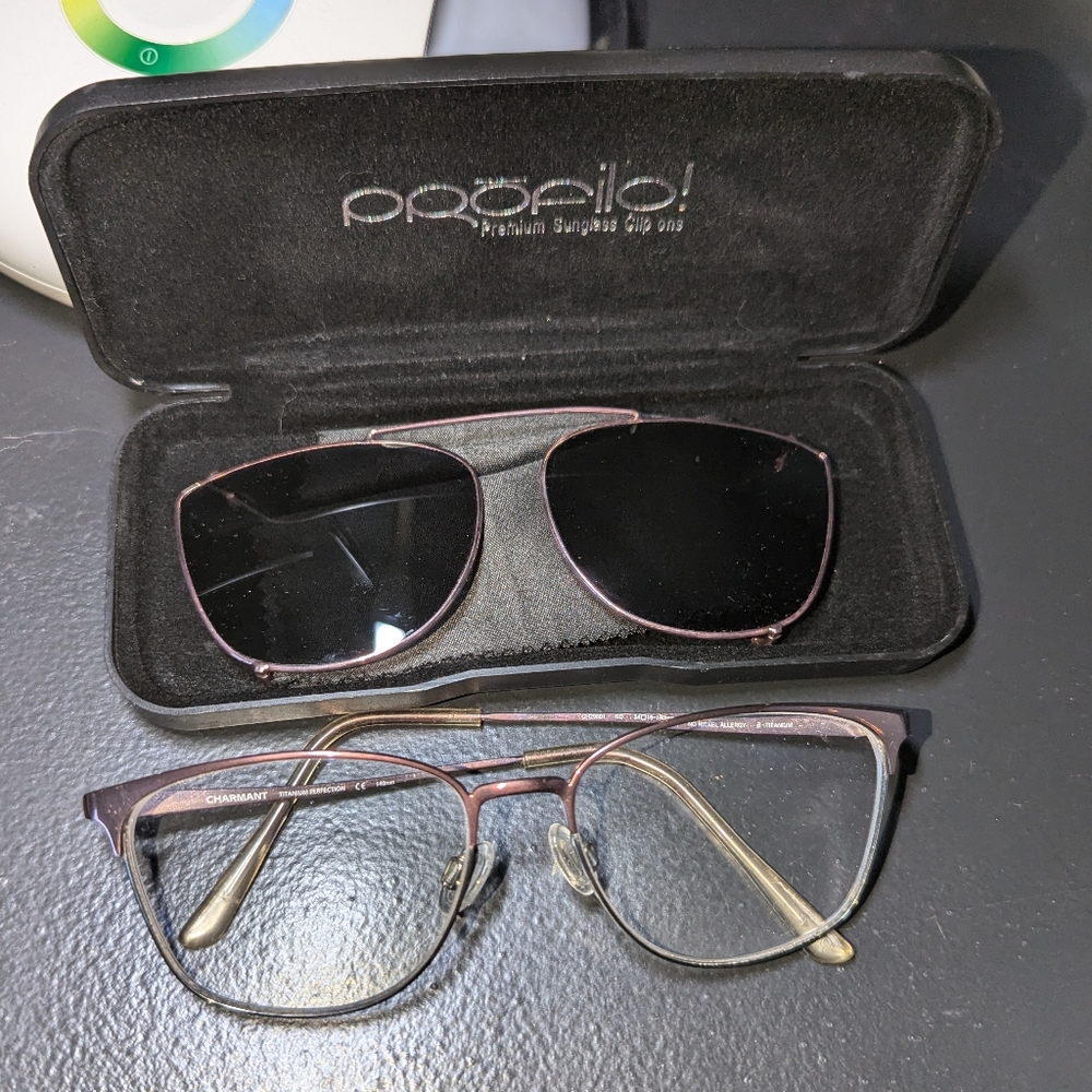 Glasses with solar clip